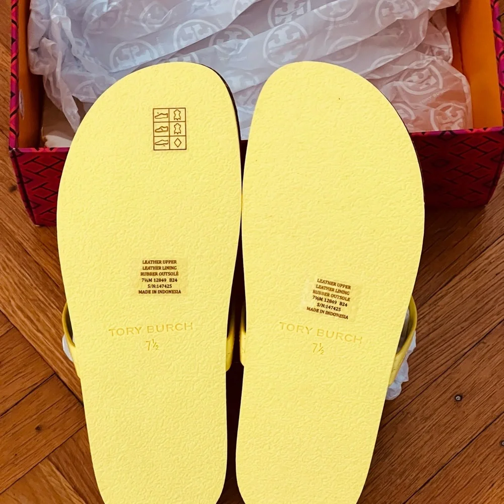 Tory Burch Miller cloud patent leather thong sandal, size 7.5 - Picture 3 of 6